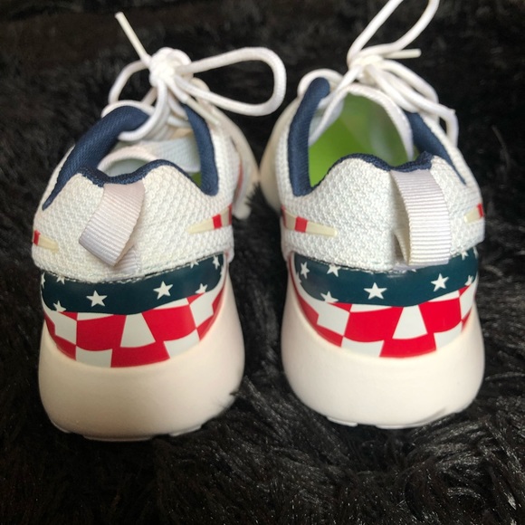 NWOT Nike white w/ American flag sneakers 8.5 - Picture 4 of 5
